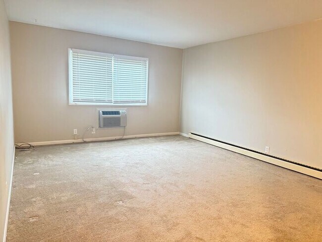 Foto del edificio - Remodeled 1 Bedroom Apartment!!! Walk to t...