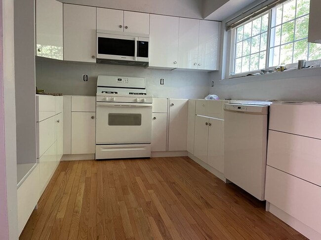 Building Photo - 8308 Southern Oaks Ct