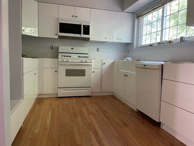 Foto del edificio - 8308 Southern Oaks Ct