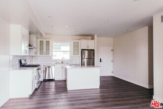 Building Photo - 1431 S Sherbourne Dr