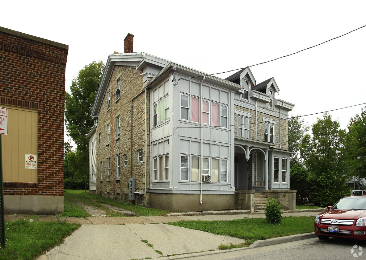 Building Photo - 213 Fulton St