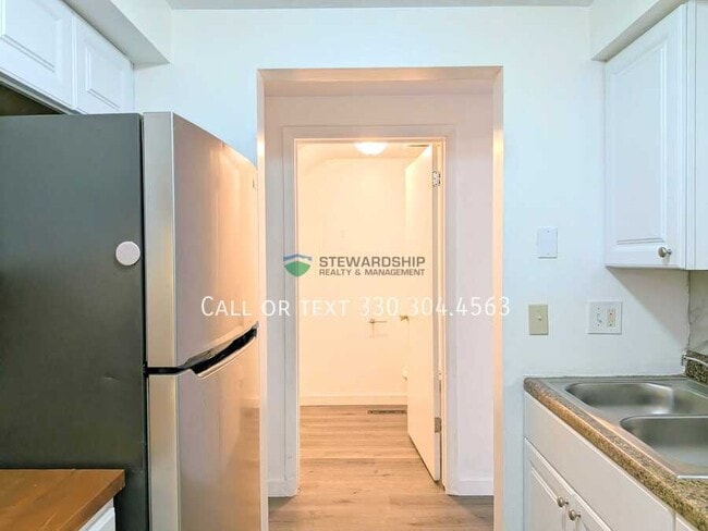 Foto del edificio - 372 Oak Mnr Ave NE