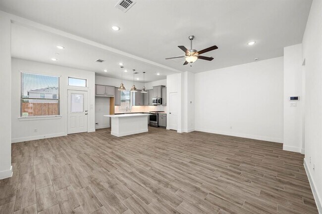 Building Photo - 7818 Starfish Arbor Dr
