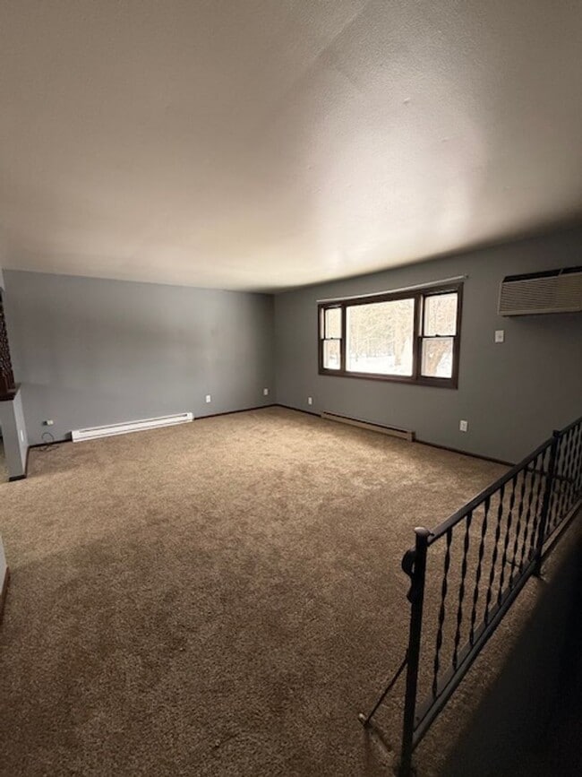 Building Photo - 2 Bedroom Upper Duplex