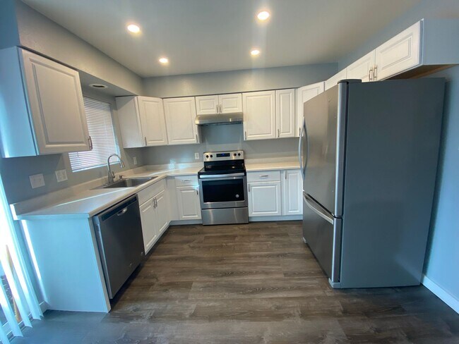 Foto del edificio - Modern 2 bed 1 bath Duplex