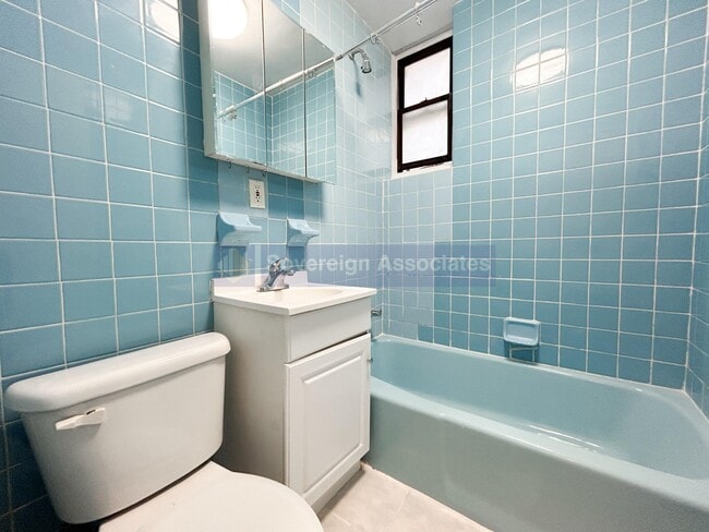 Building Photo - 320 W 106th St