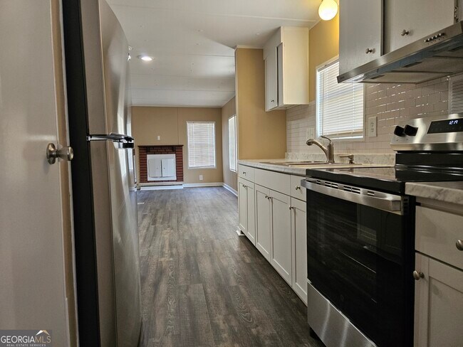 Foto del edificio - 647 Buck Creek Rd