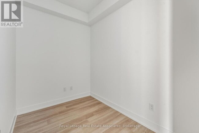 Photo du bâtiment - 25 Cordova Ave