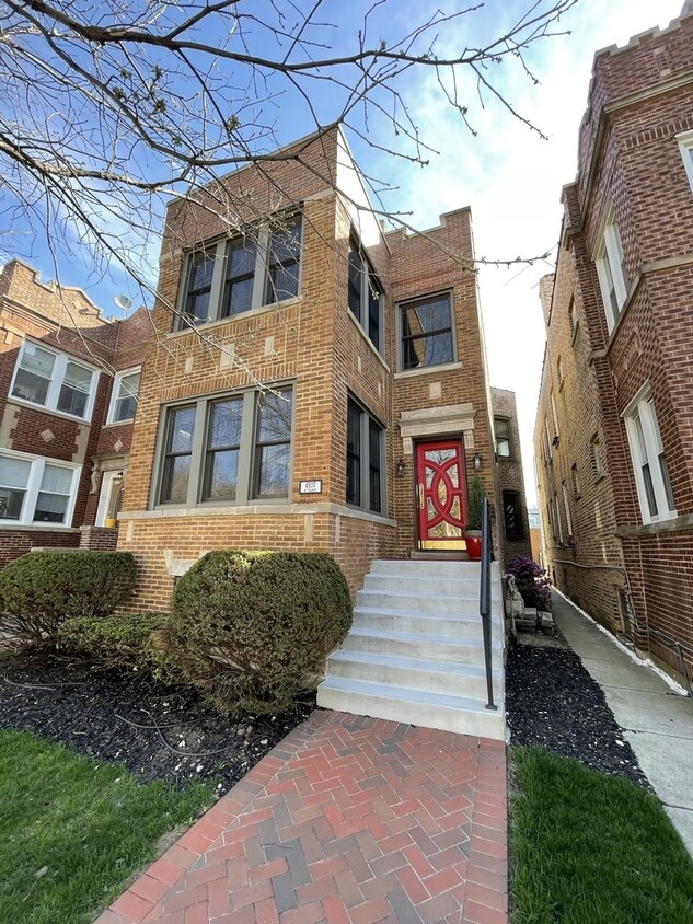 Foto principal - 4937 N Talman Ave