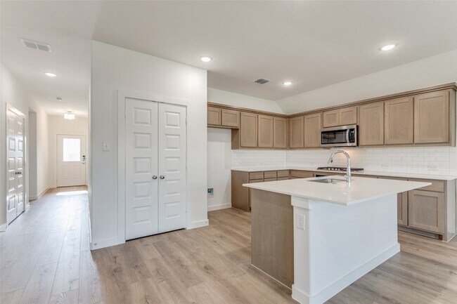 Foto del edificio - 4908 Pebblewood Dr
