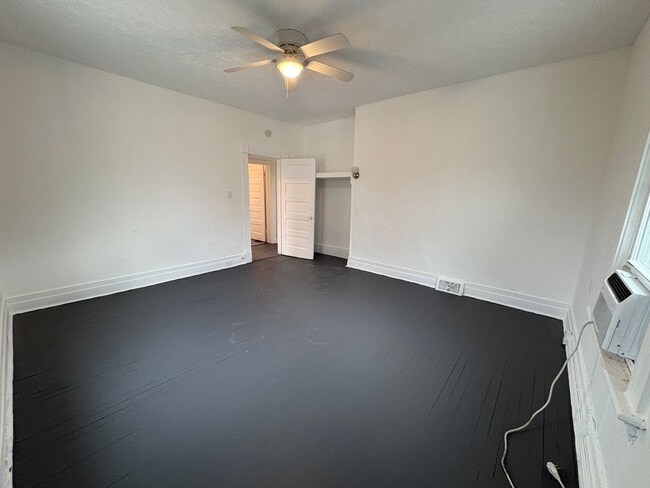 Building Photo - Spacious upstairs apartment with LOTS of utilities included!