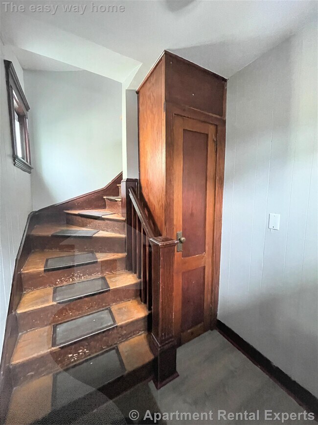 Building Photo - Tufts - 3+ bedroom - Recent Reno