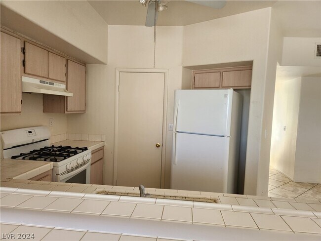 Building Photo - 6201 E Lake Mead Blvd