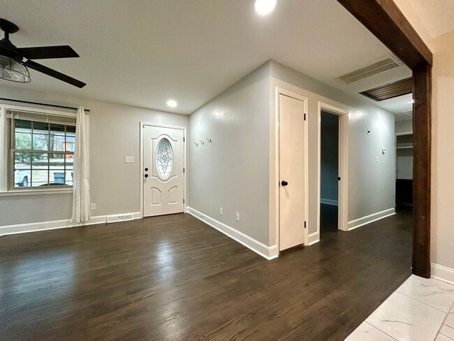 Building Photo - 5922 Amity Pl