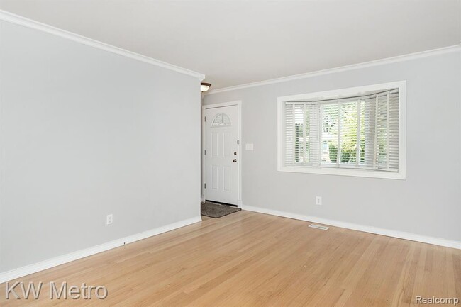 Building Photo - 357 Massoit St