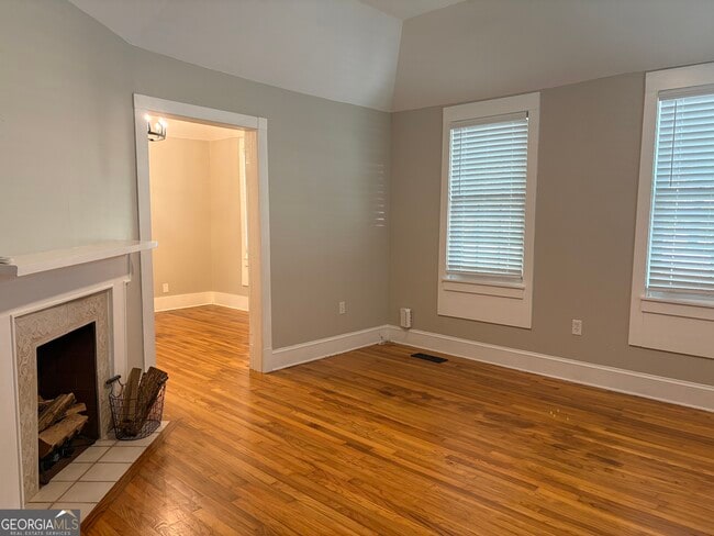 Building Photo - 504 N Maple St