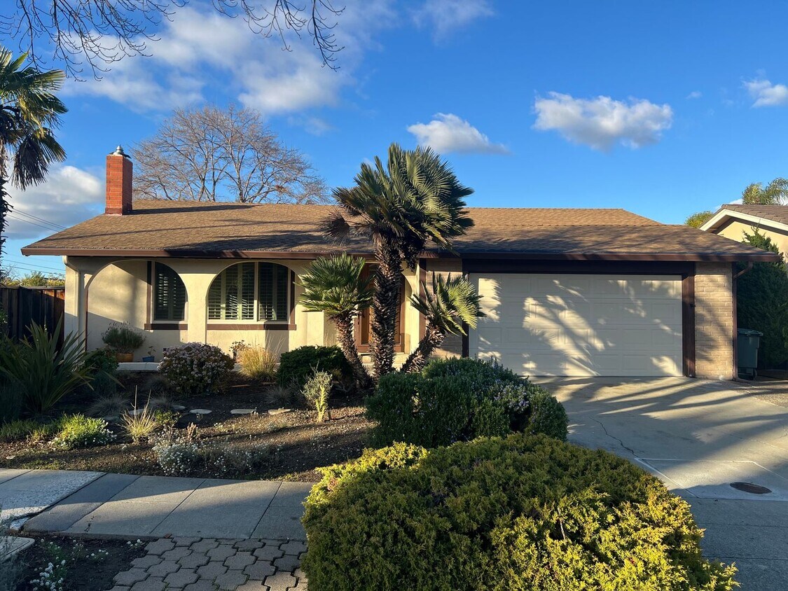 Foto principal - Beautiful 4 bed 2 bath home in Sunnyvale. Must see!