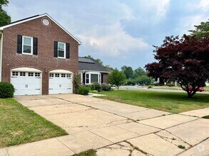 Building Photo - 701 Ponderosa Ct