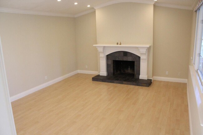 Foto del edificio - 360 Grunion Ct