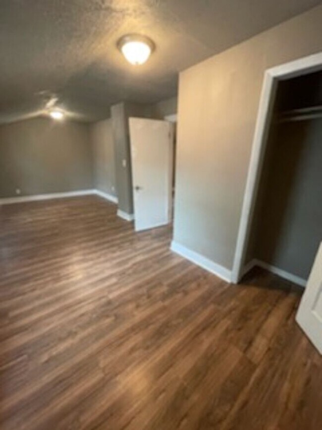 Foto del edificio - Large 2 Story Home