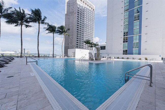 Foto del edificio - 335 S Biscayne Blvd