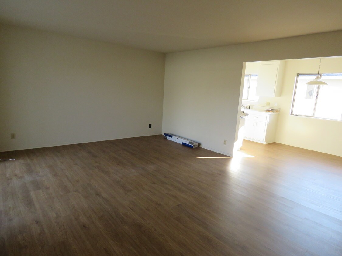 Primary Photo - 420 Studio Cir