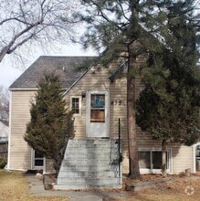 Building Photo - 423 1/2 Alderson Ave