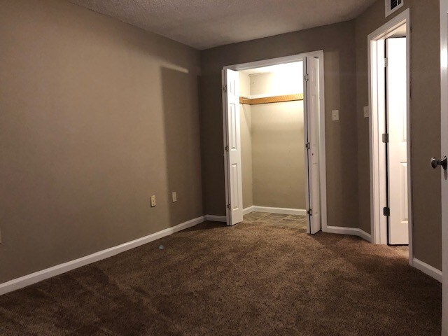 Foto del edificio - 2519 Forest Home Rd