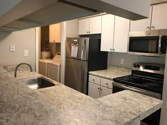 Foto del edificio - 2032 Timbers Hill Rd