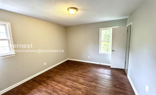 Building Photo - 1437 Highland Dr