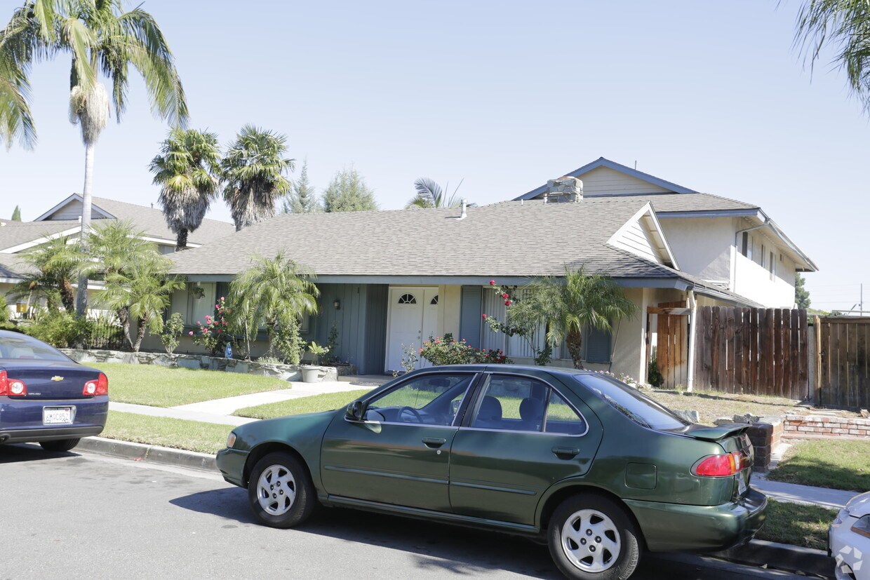 Foto principal - 12260 Arrowhead St