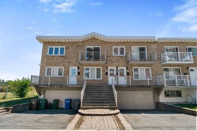Building Photo - 2630-2632 Rue Modugno