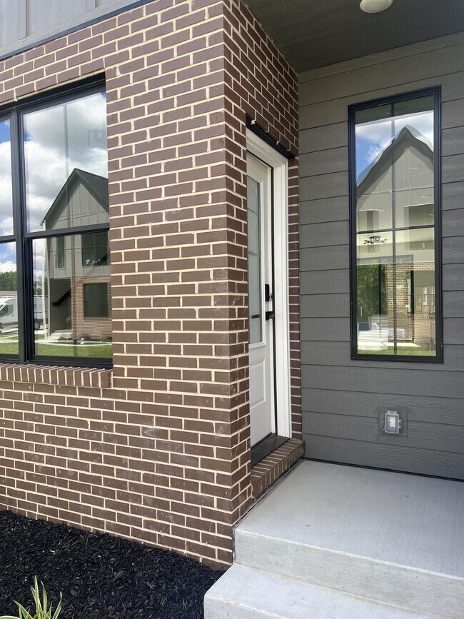 Foto del edificio - 202 E Schwarz St