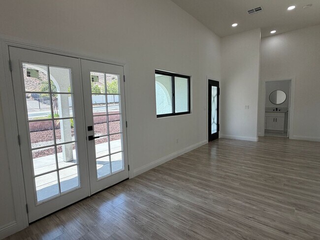 Foto del edificio - 4465 Gilchrist Dr
