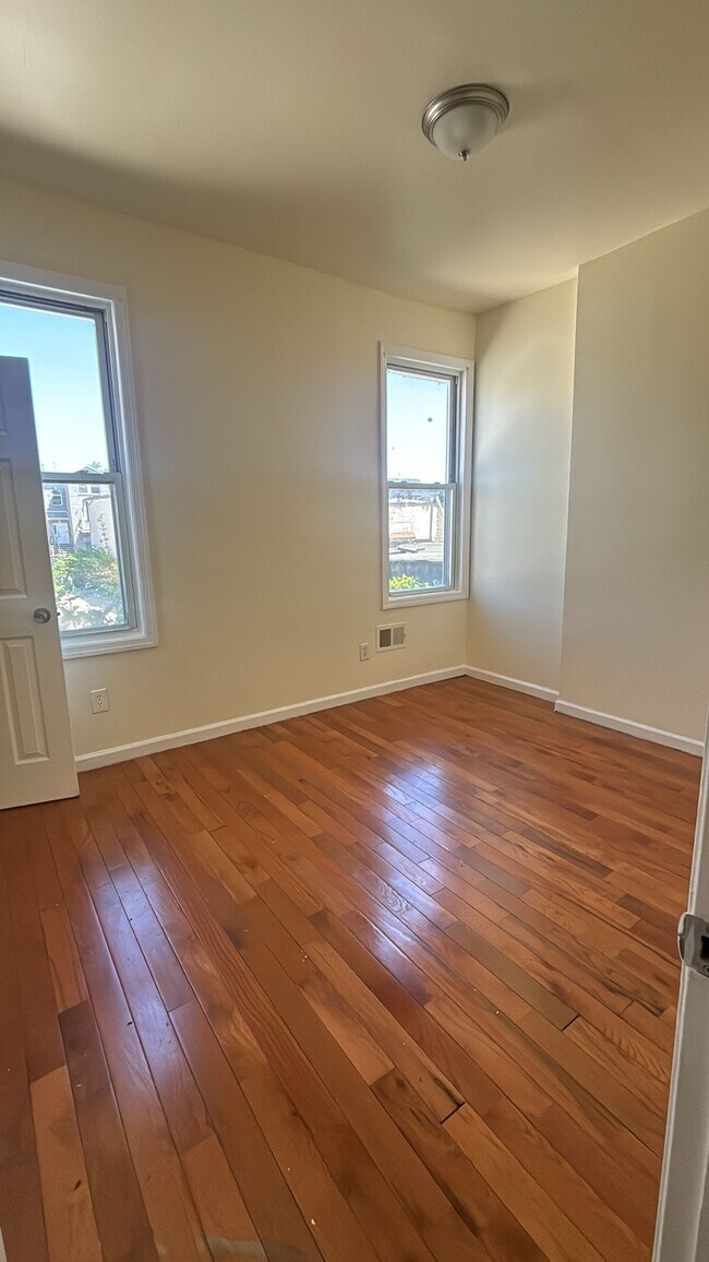 Foto del edificio - 142 Chadwick Ave