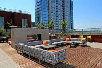 Building Photo - Centerra