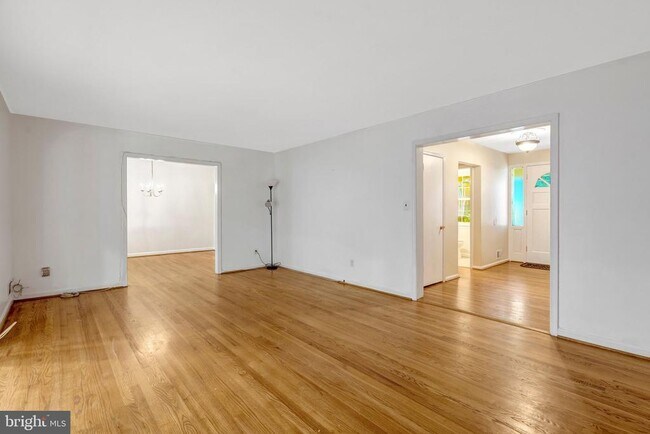Building Photo - 8916 Braeburn Dr