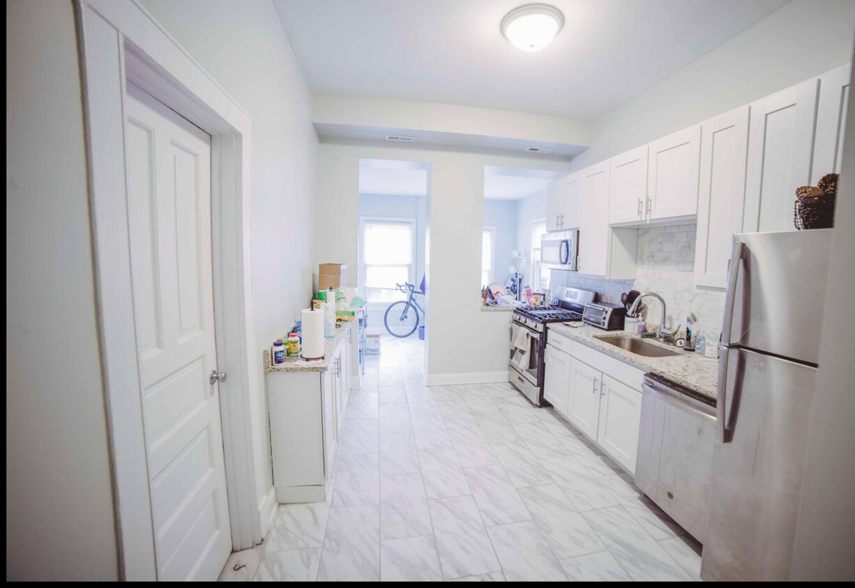 Foto principal - 2528 N Burling St