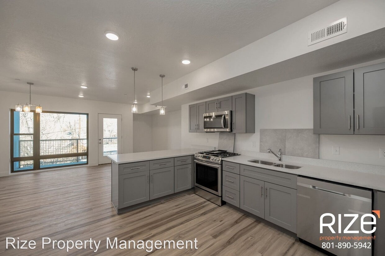 Primary Photo - 3 br, 2.5 bath House - 20 W 1700 S #B2