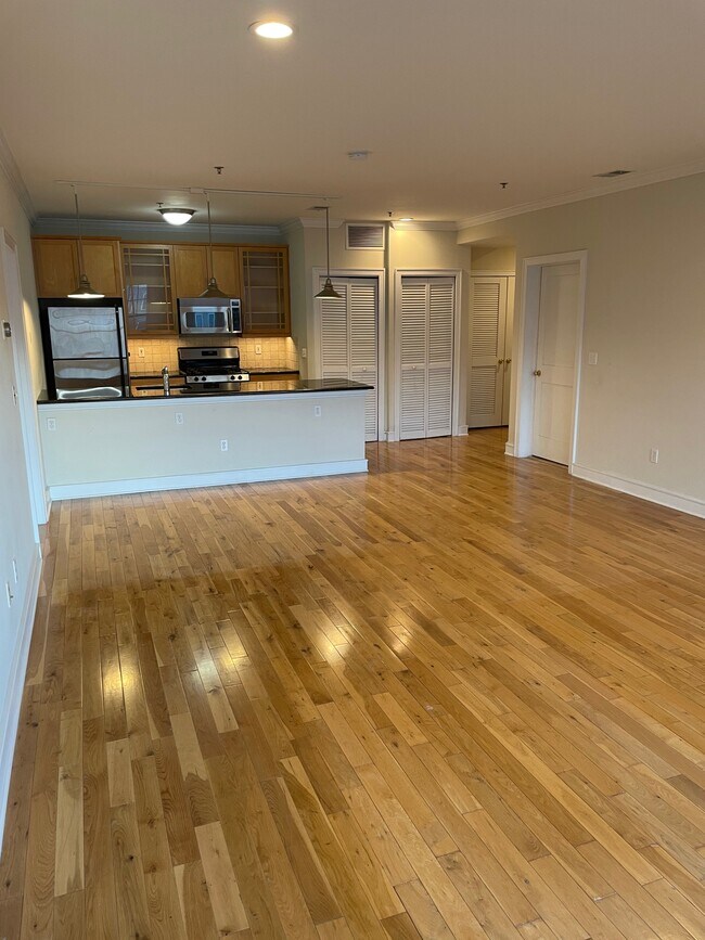 Living room facing kitchen - 624 Monroe St