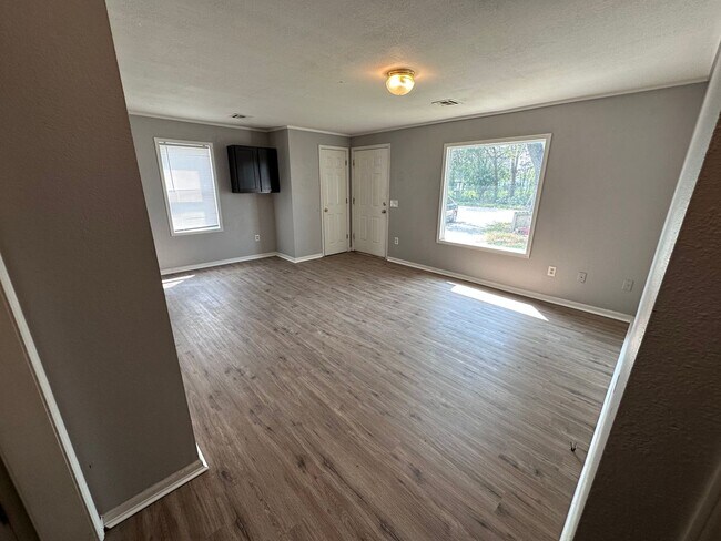Foto del edificio - $895- 2 bed 1 bath - Accepting Housing Vou...