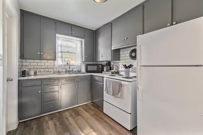 Foto del edificio - 2108 N Hood St