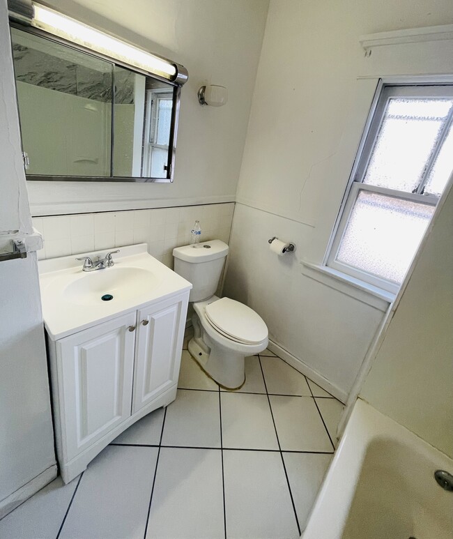 Building Photo - 74 Armin Pl