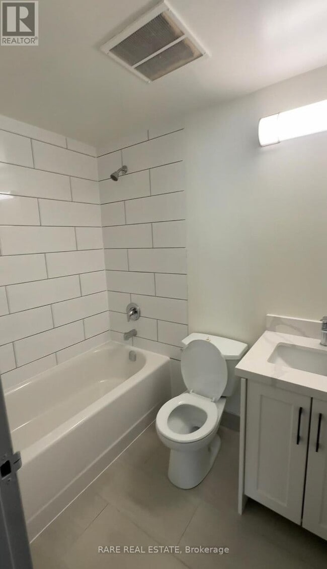 Photo du bâtiment - 99-99 Bellevue Ave