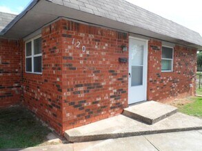 Building Photo - 120 NE 12th St