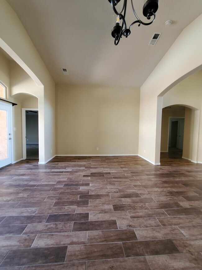 Foto del edificio - 2564 Cerro Parrido Rd SE