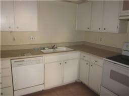 Building Photo - 5321 Pinewilde Dr