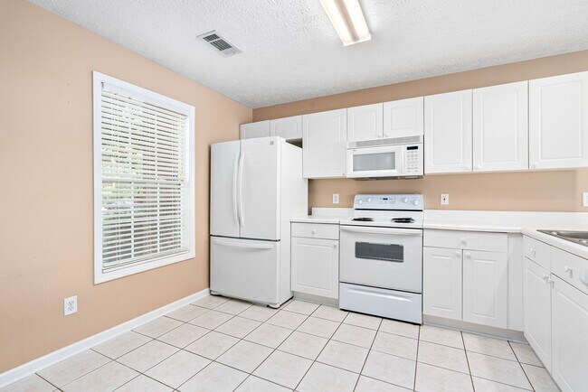 Foto del edificio - Donahue Crossing Condo #2003