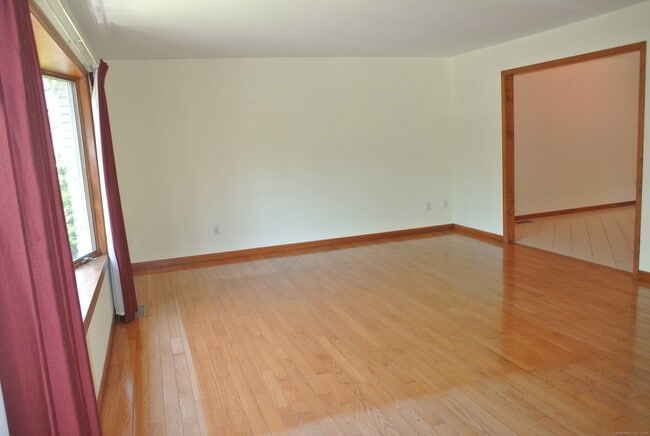 Building Photo - 302 Westwood Rd