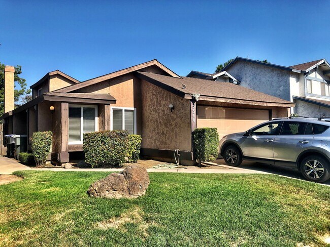 Building Photo - 2340 N. EDISON ST. - 2 BEDROOM 2 BATH - VI...